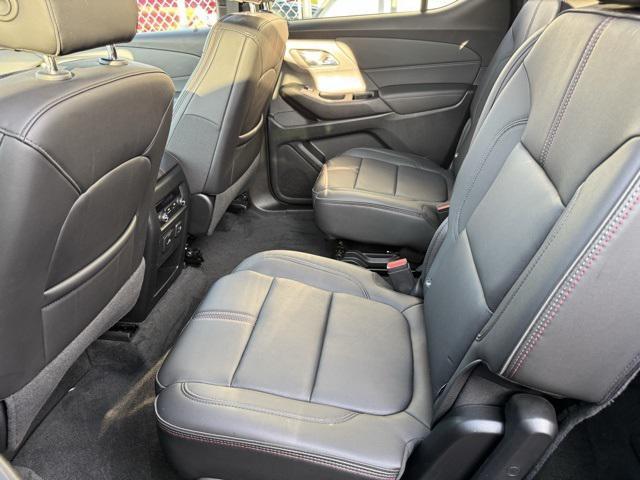 Photo of 2023 Mosaic Black Metallic Chevrolet Traverse