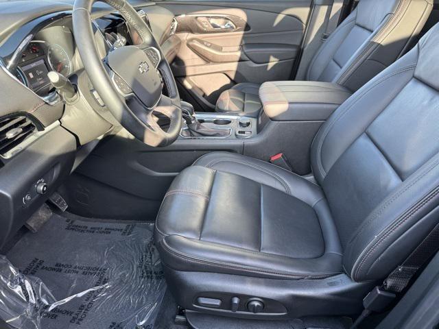 Photo of 2023 Mosaic Black Metallic Chevrolet Traverse