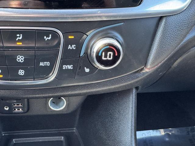 Photo of 2023 Mosaic Black Metallic Chevrolet Traverse
