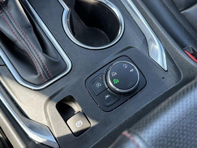Photo of 2023 Mosaic Black Metallic Chevrolet Traverse