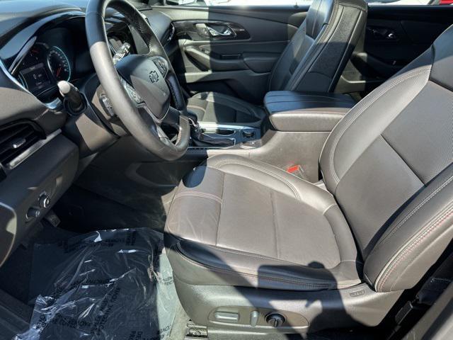 Photo of 2023 Mosaic Black Metallic Chevrolet Traverse