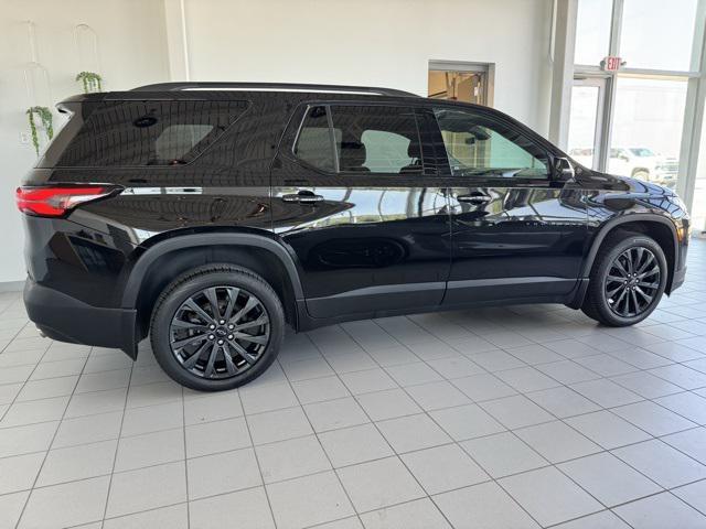 Photo of 2023 Mosaic Black Metallic Chevrolet Traverse
