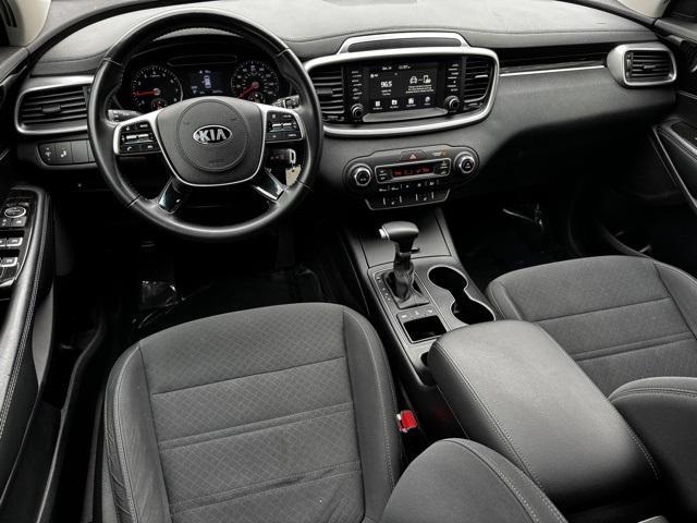 Photo of 2020 Ebony Black Kia Sorento