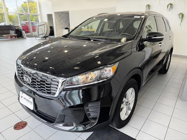 Photo of 2020 Ebony Black Kia Sorento