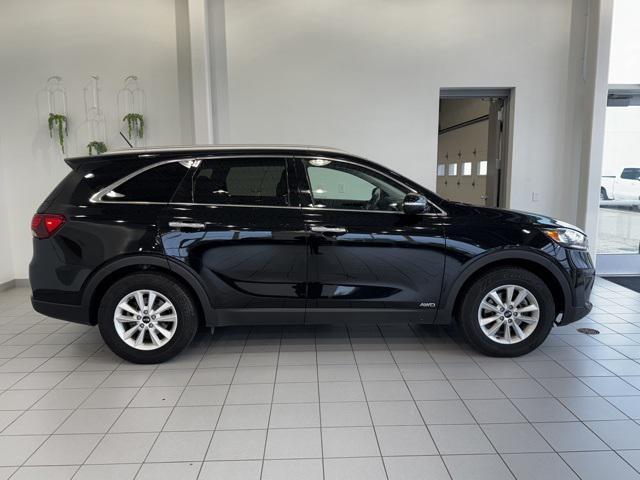 Photo of 2020 Ebony Black Kia Sorento