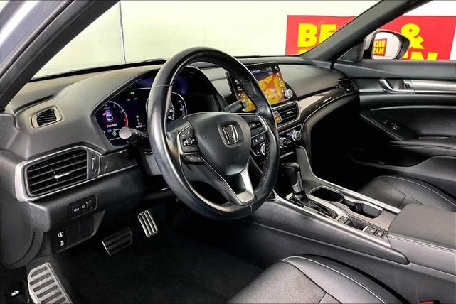Photo of 2020 Lunar Silver Metallic Honda Accord