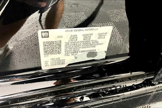 Photo of 2024 Onyx Black GMC Sierra 2500