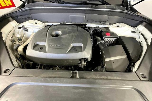 Photo of 2020 Crystal White Metallic Volvo XC90