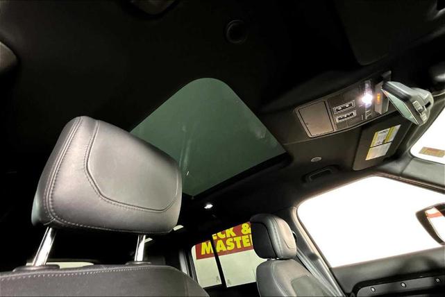 Photo of 2022 Santorini Black Land Rover Defender