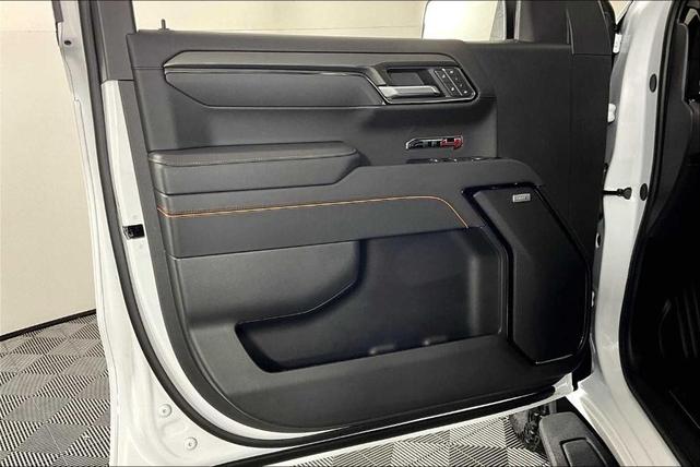 Photo of 2025 Summit White GMC Sierra 1500