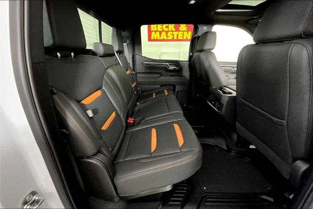 Photo of 2025 Summit White GMC Sierra 1500