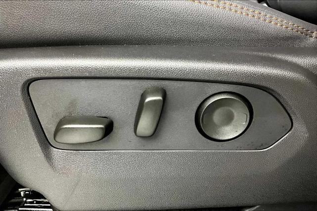 Photo of 2025 Summit White GMC Sierra 1500