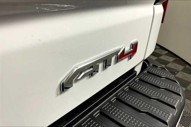Photo of 2025 Summit White GMC Sierra 1500