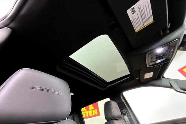 Photo of 2025 Summit White GMC Sierra 1500