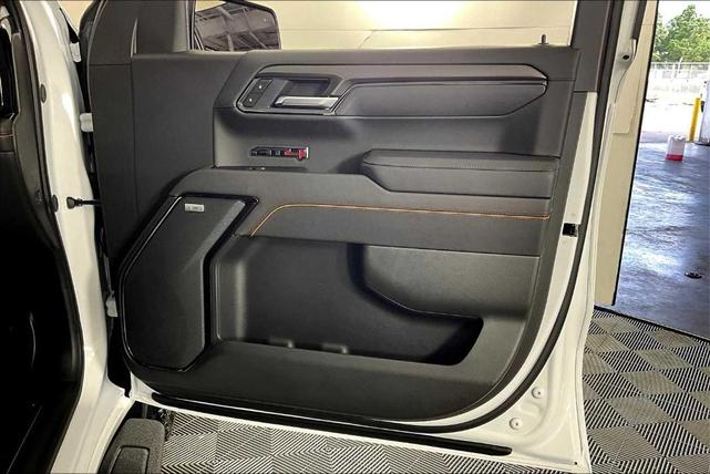 Photo of 2025 Summit White GMC Sierra 1500