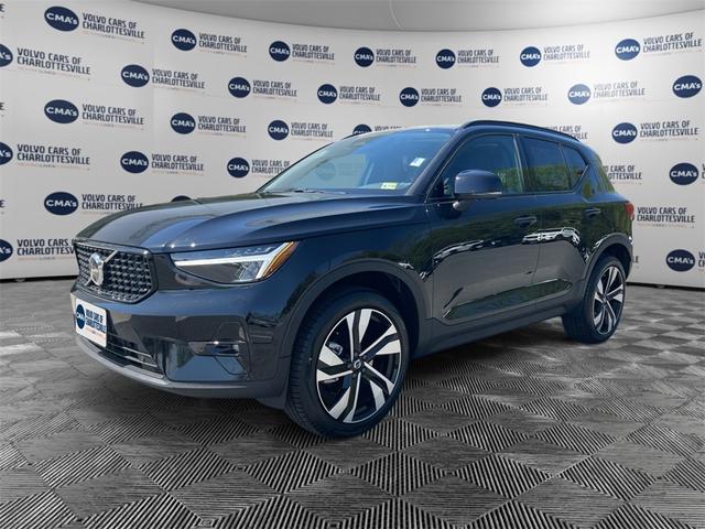 Photo of 2024 Onyx Black Volvo XC40