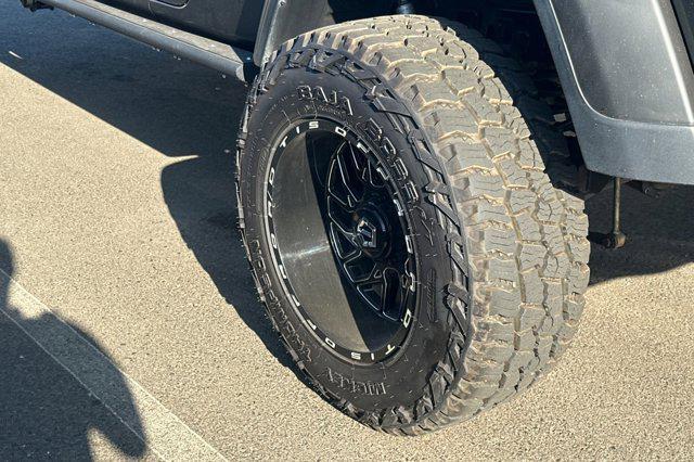 Photo of 2020 Bright White Clearcoat Jeep Gladiator