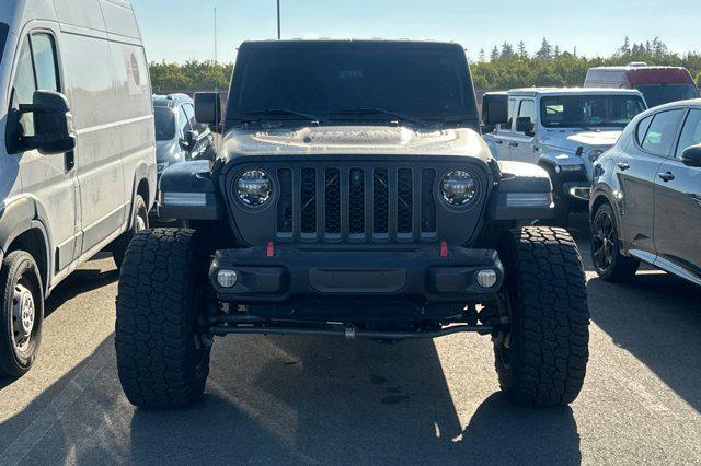 Photo of 2020 Bright White Clearcoat Jeep Gladiator