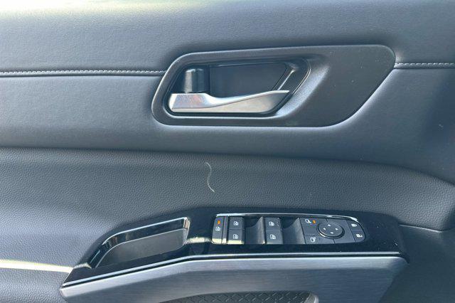 Photo of 2025 Gun Metallic Nissan Pathfinder