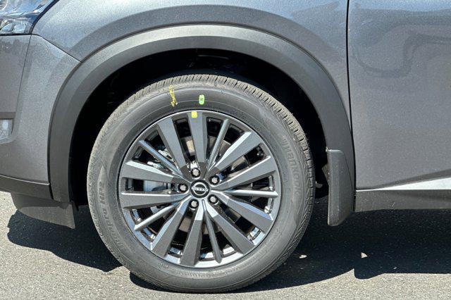 Photo of 2025 Gun Metallic Nissan Pathfinder