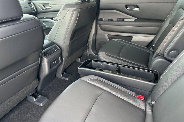 Photo of 2025 Gun Metallic Nissan Pathfinder