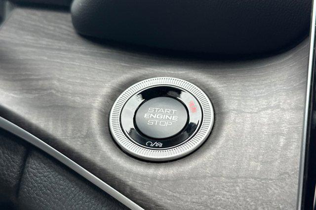 Photo of 2025 Diamond Black Crystal Pearlcoat Jeep Grand Cherokee