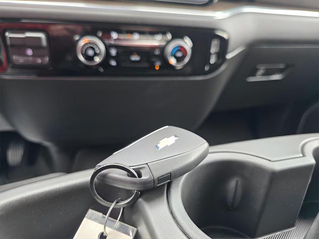 Photo of 2024 Summit White Chevrolet Silverado 2500