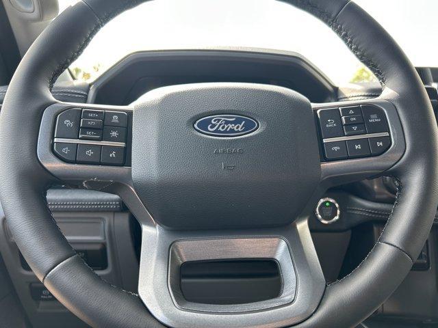 Photo of 2025 Oxford White Ford F-150 Lightning
