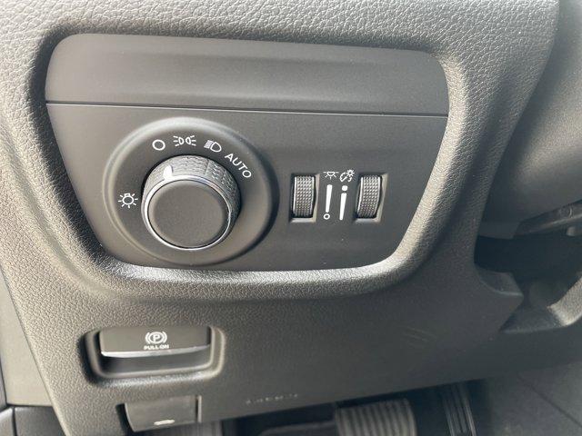Photo of 2025 Silver Zynith Jeep Grand Cherokee L