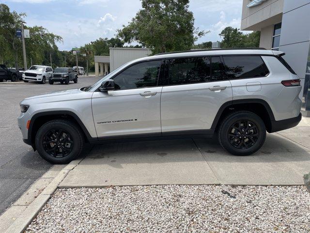 Photo of 2025 Silver Zynith Jeep Grand Cherokee L