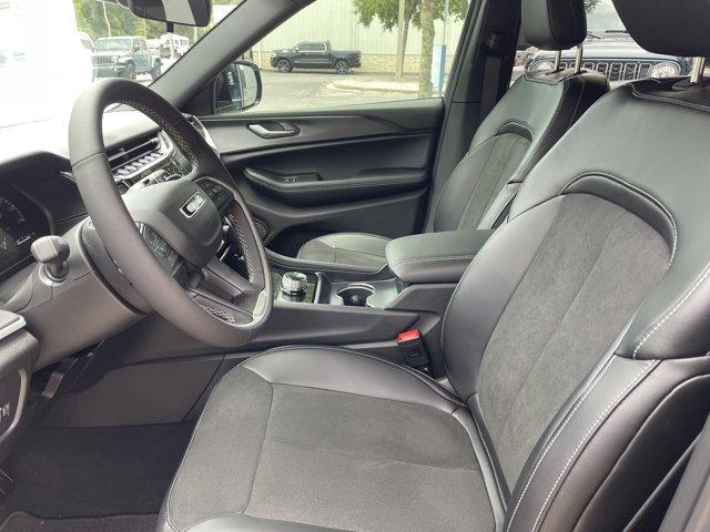 Photo of 2025 Silver Zynith Jeep Grand Cherokee L