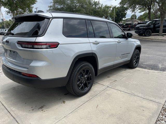 Photo of 2025 Silver Zynith Jeep Grand Cherokee L