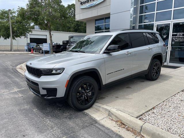 Photo of 2025 Silver Zynith Jeep Grand Cherokee L