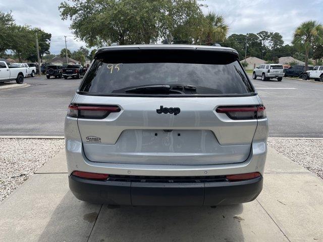 Photo of 2025 Silver Zynith Jeep Grand Cherokee L