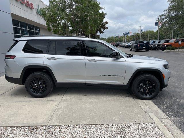 Photo of 2025 Silver Zynith Jeep Grand Cherokee L