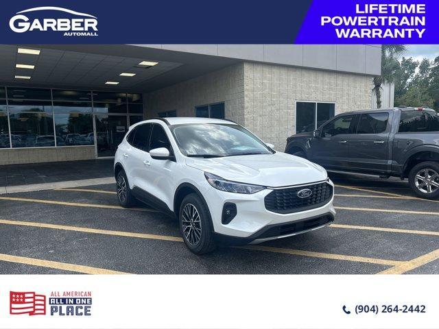 Photo of 2025 White Metallic Ford Escape