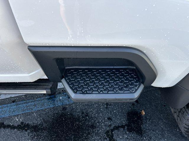 Photo of 2025 White Frost Tri-Coat GMC Sierra 2500
