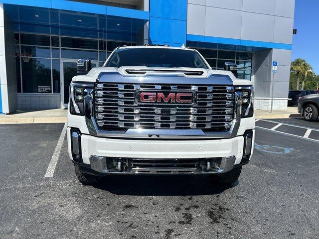 Photo of 2025 White Frost Tri-Coat GMC Sierra 2500