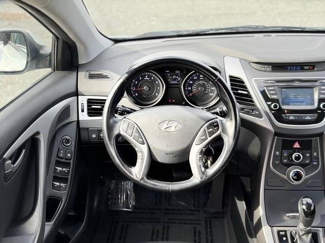Photo of 2015 Silver Hyundai ELANTRA