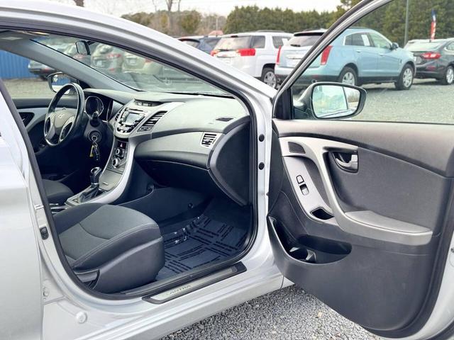Photo of 2015 Silver Hyundai ELANTRA