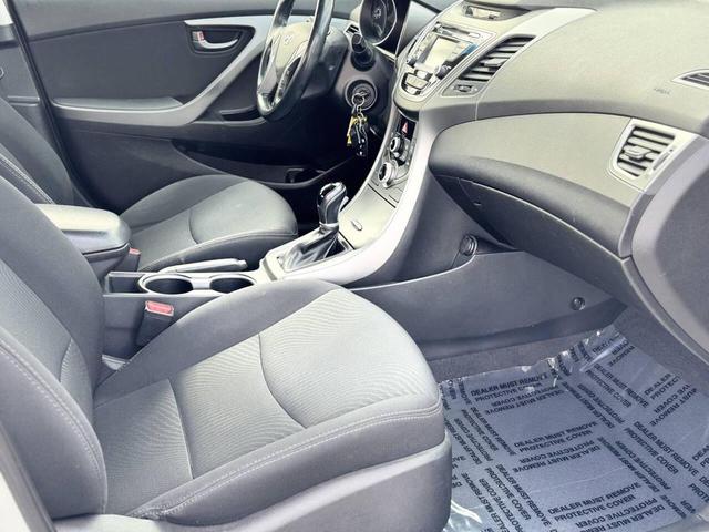 Photo of 2015 Silver Hyundai ELANTRA