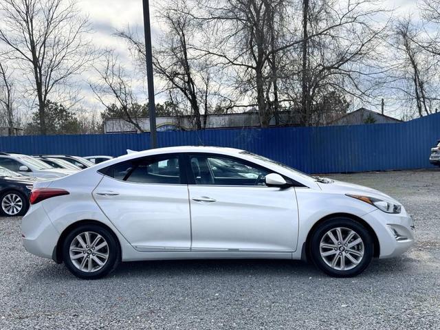 Photo of 2015 Silver Hyundai ELANTRA