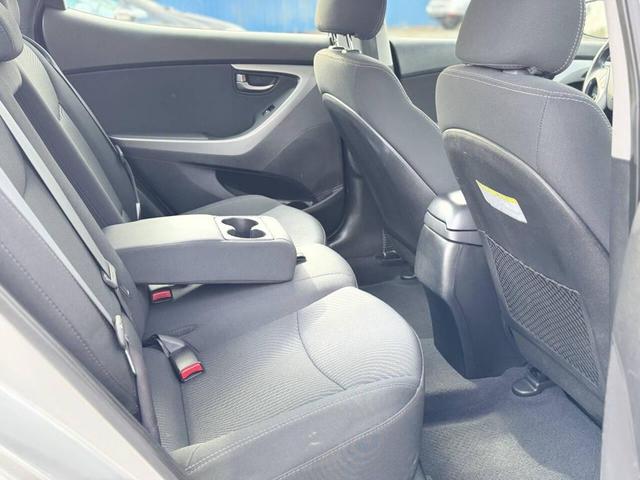 Photo of 2015 Silver Hyundai ELANTRA