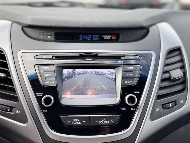 Photo of 2015 Silver Hyundai ELANTRA