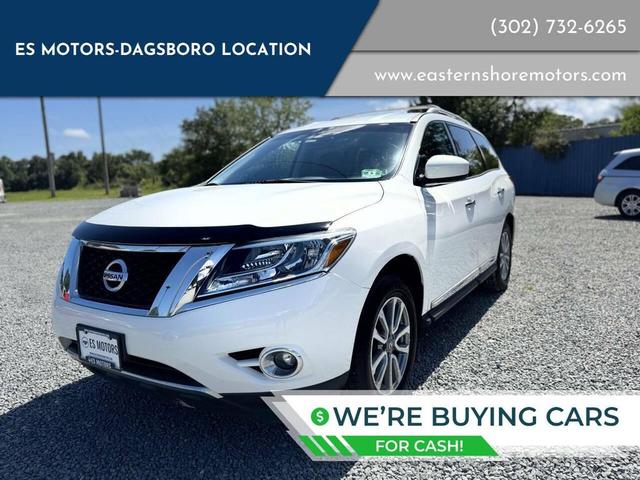 Photo of 2013 White Nissan Pathfinder