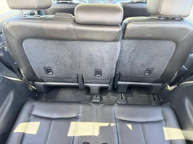 Photo of 2013 White Nissan Pathfinder