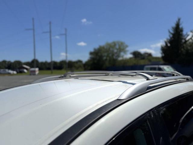 Photo of 2013 White Nissan Pathfinder