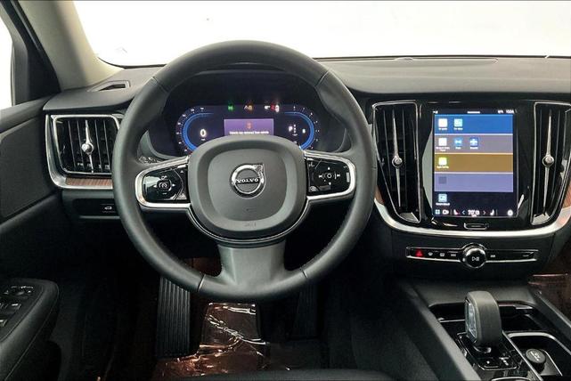 Photo of 2024 Onyx Black Metallic Volvo V60 Cross Country