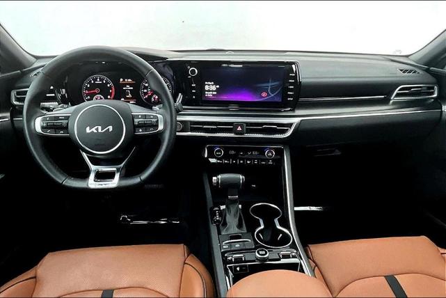 Photo of 2024 Wolf Gray Kia K5