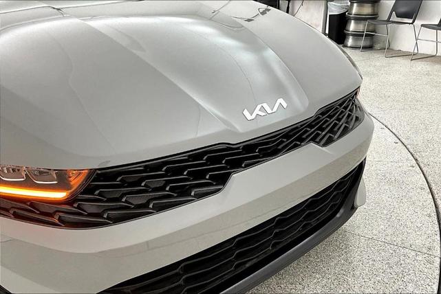 Photo of 2024 Wolf Gray Kia K5